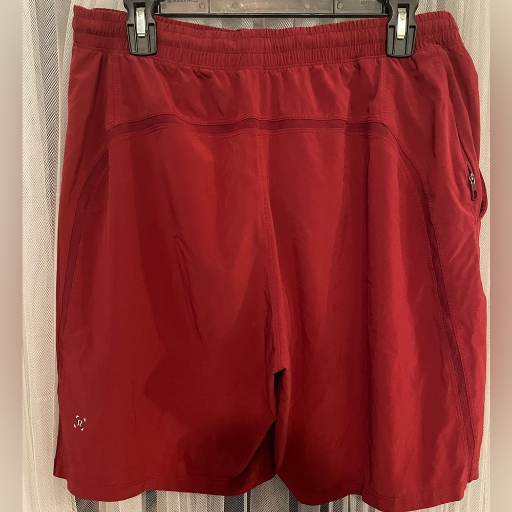Men’s Lululemon 9” Pacebreaker shorts w/ liner